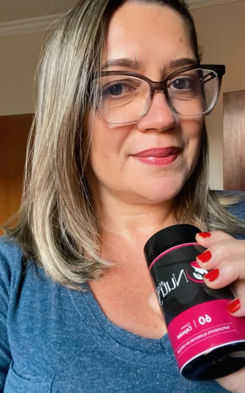 Juliana - "Precisei cortar bastante meu cabelo porque tive um corte químico,mas o Nutry Beauty me ajudou nessa questão,hoje meu cabelo já cresceu e está mais tratado e com brilho"